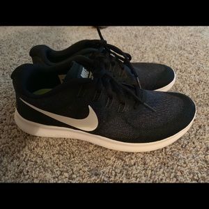 Women’s Nike Free Rn Shoes 6.5